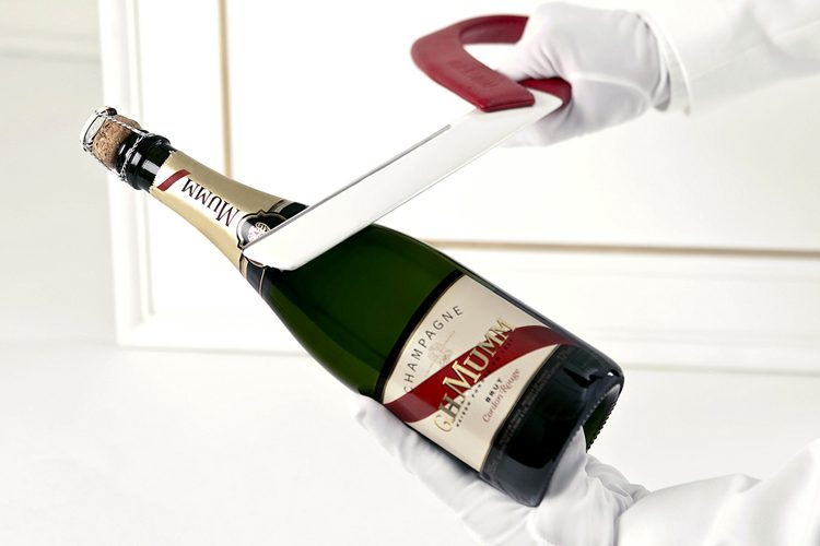 champagne-sabrage_mumm