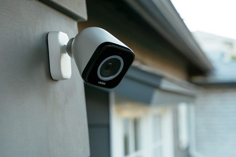 vivint-outdoor-camera-pro-front-house-closeup